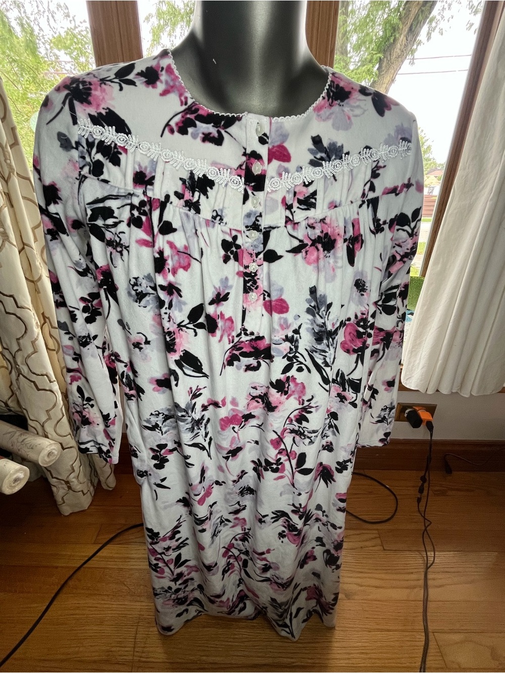Women’s large fleece nightgown… size 13/14